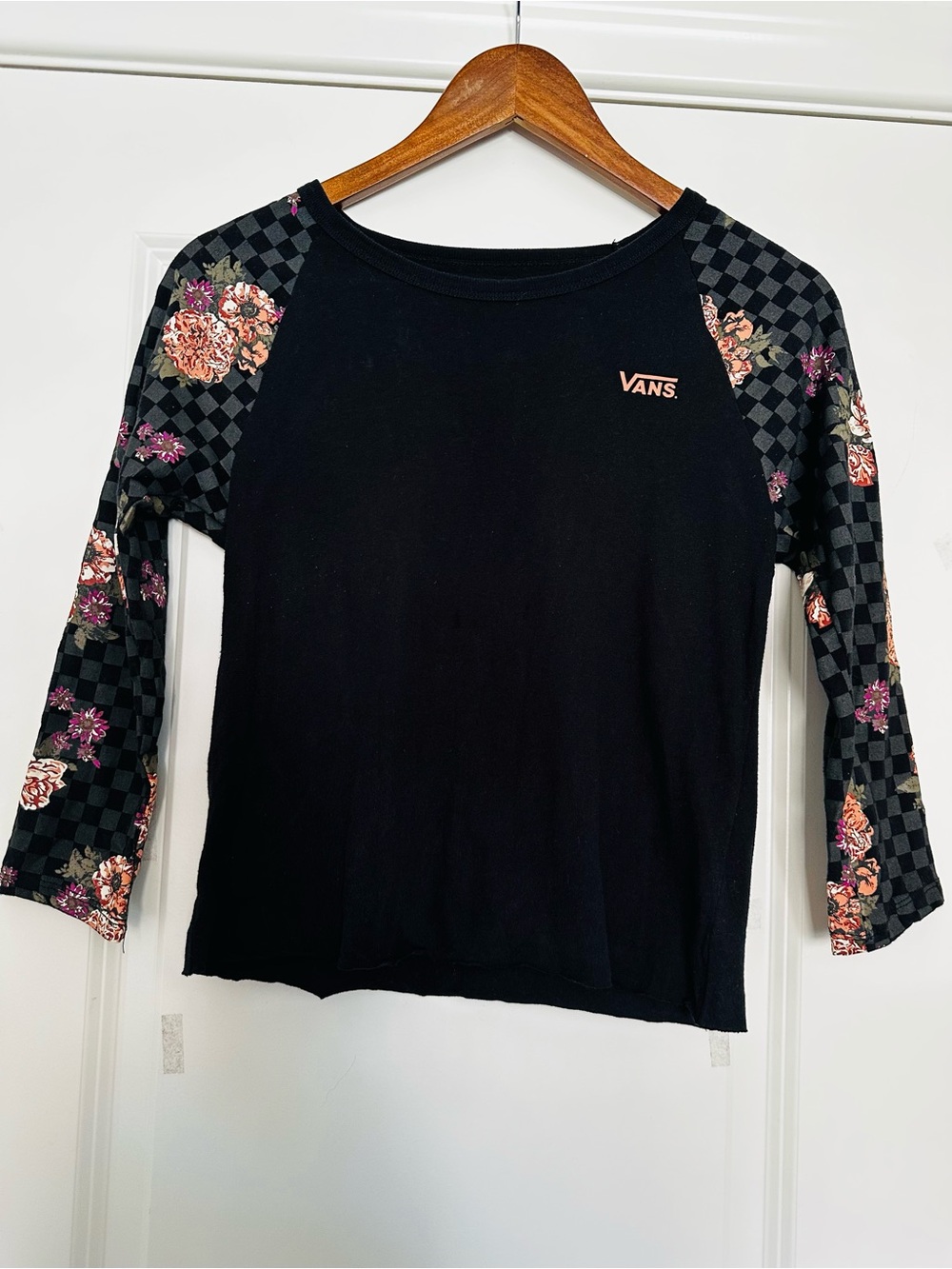 Vans cropped Black Raglan Long-Sleeve Top with Floral Checkered Sleeves XS